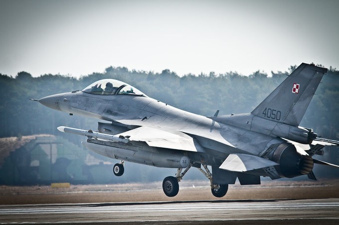 F-16 wylądował w Bydgoszczy. Otworzą Krajowe Centrum Serwisowe [ZDJĘCIA, WIDEO]