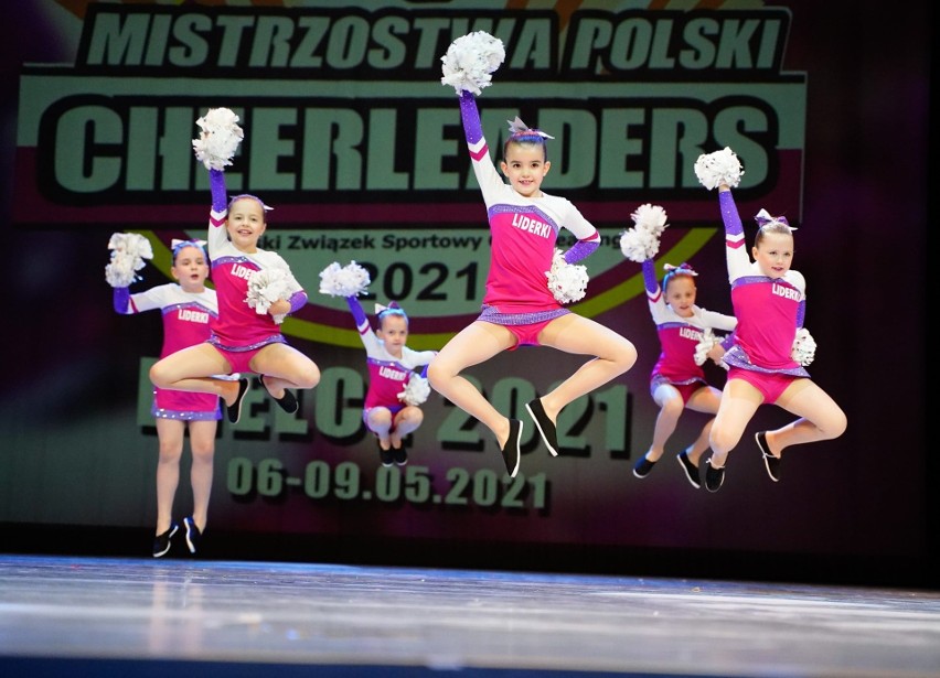 Zieloneckie cheerleaderki na 4. Mistrzostwach Polski...