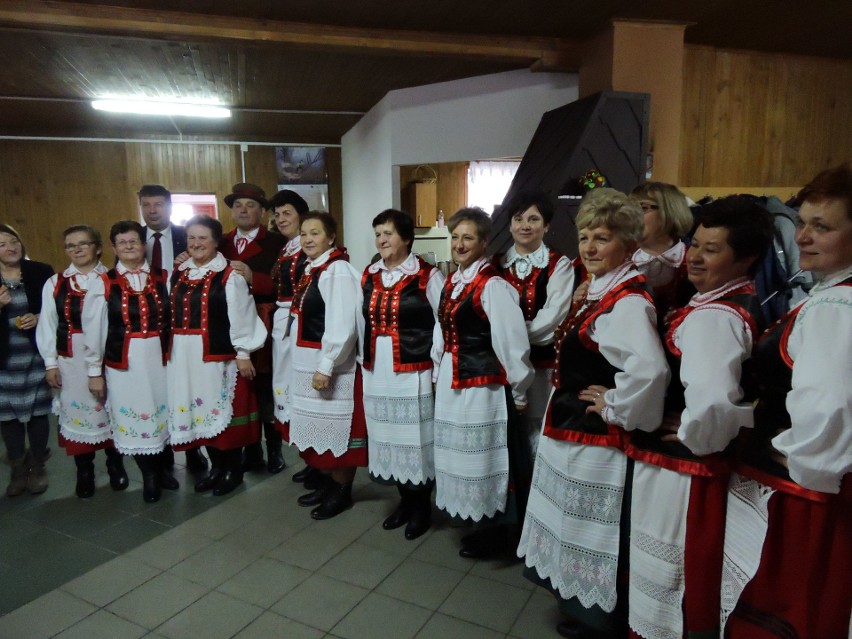 Tradycją jest, że fafernuchy pomagają robić goście, w tym...