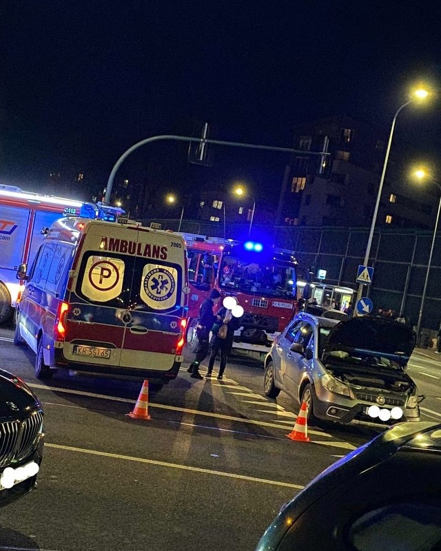 Groźny wypadek na skrzyżowaniu ul. Dobrego Pasterza i Bohomolca w Krakowie