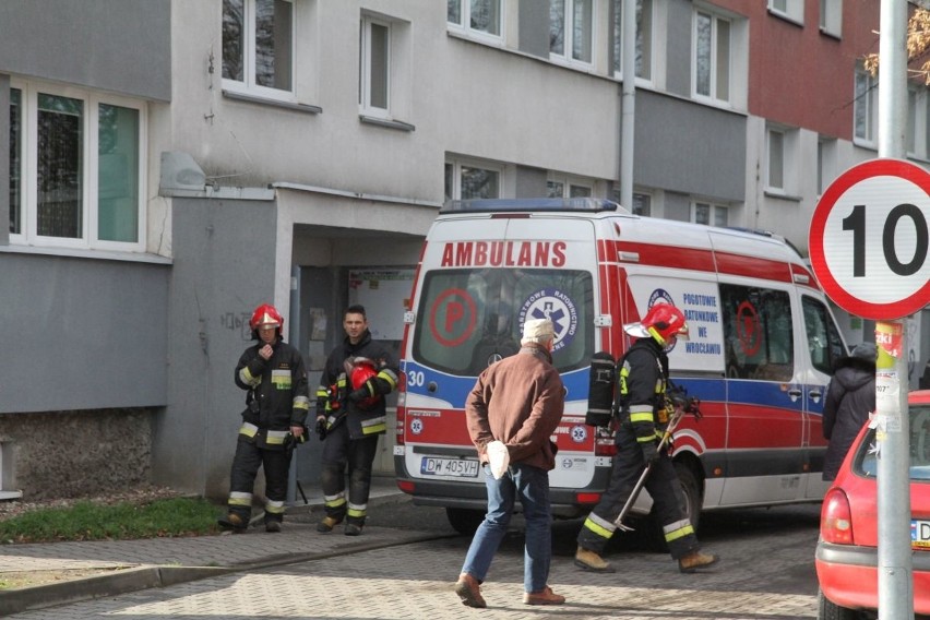 Popowice: Dym z mieszkania na 10 piętrze. Interweniowali strażacy