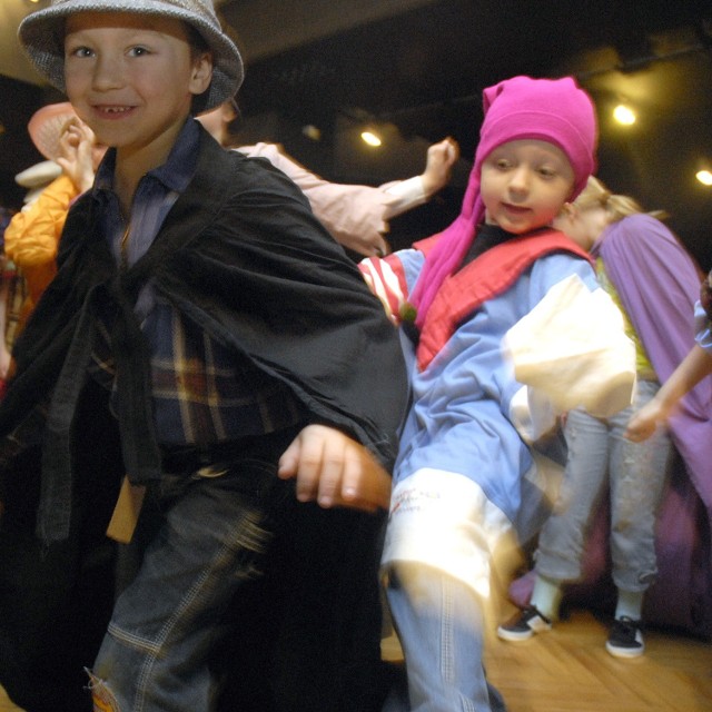 Zabawa dzieci w Młodzieżowym Centrum Kultury