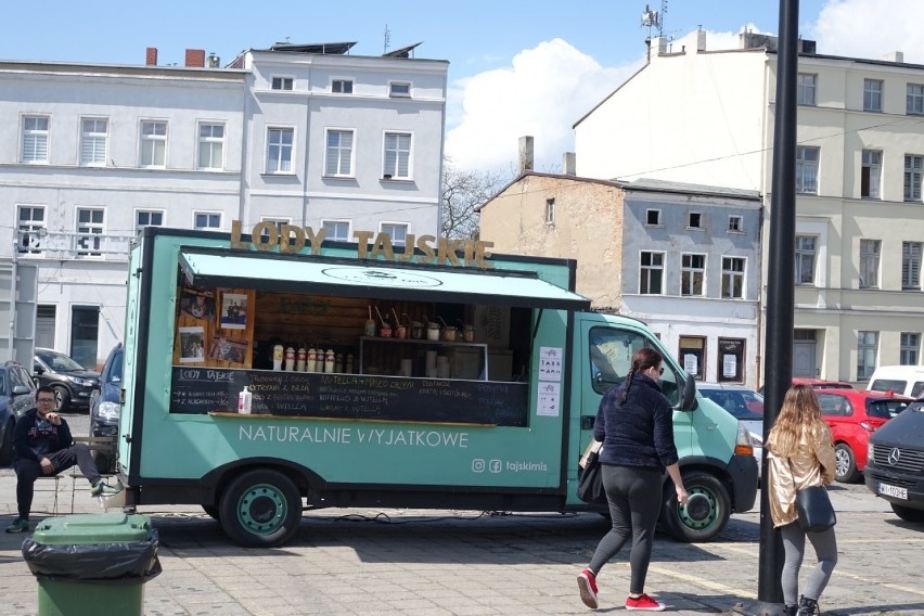 W Lesznie trwa V Festiwal Smaków Food Trucków....