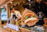 Kulinarne święto w Fabryce Pełnej Życia. Food Fest czeka w sobotę i niedzielę w Dąbrowie Górniczej. Znów zjawią się food trucki  