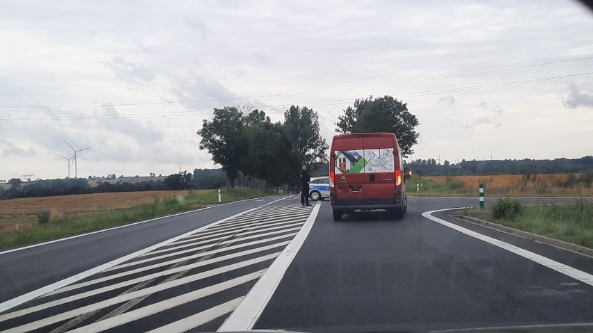 Groźny wypadek na drodze krajowej nr 6 koło Malechowa. Lądował śmigłowiec LPR [ZDJĘCIA]