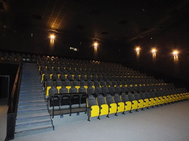Wnętrza Heliosa w starachowickiej Galerii GalardiaNajwiększa, premierowa sala kinowa w Heliosie. Na widzów czeka 248 foteli, są też dwa miejsca dla osób na wózkach inwalidzkich.