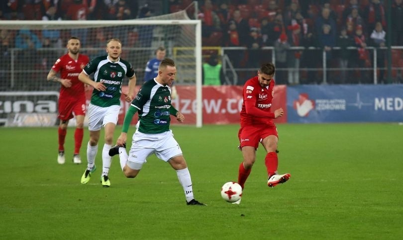 Widzew Sokół - po ciężkim meczu Widzew wygrał z Sokołem 2:1