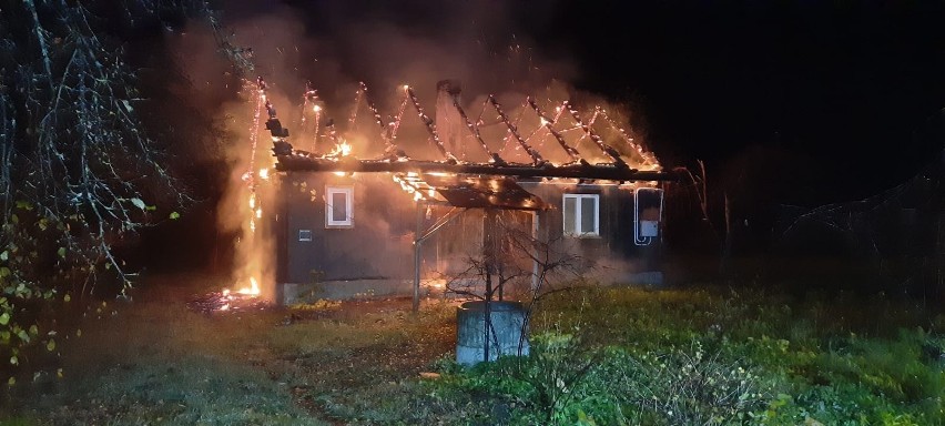 Nocny pożar domu w Bębnowie