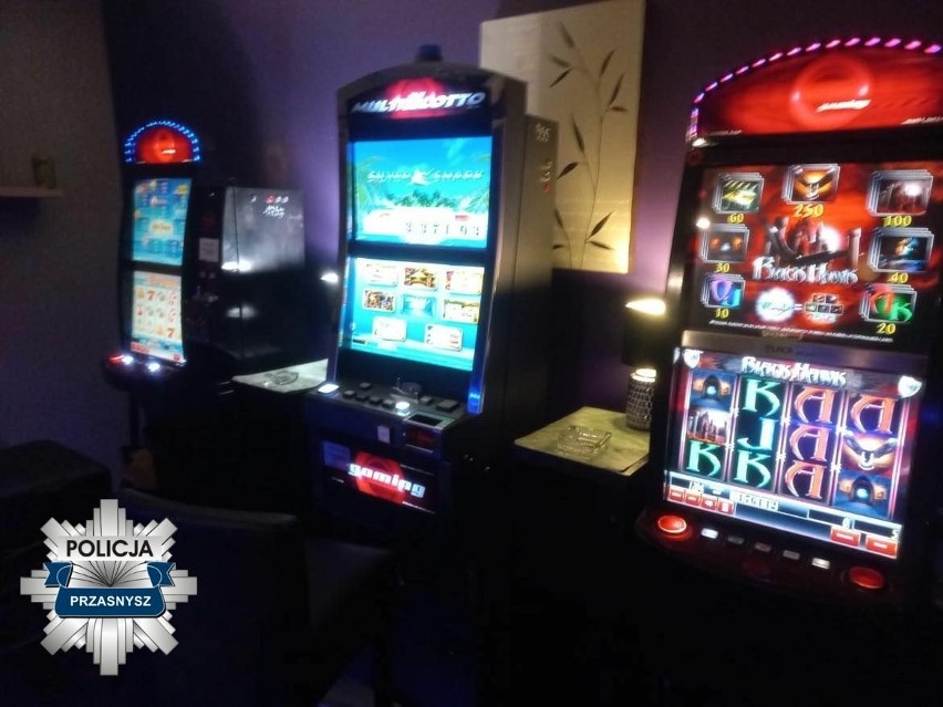Nielegalne automaty do gier zabezpieczone w salonach na terenie Ostrołęki i Przasnysza