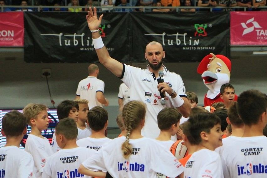 Koszykarski camp Marcina Gortata w hali Globus. Polakowi pomagają gwiazdy NBA