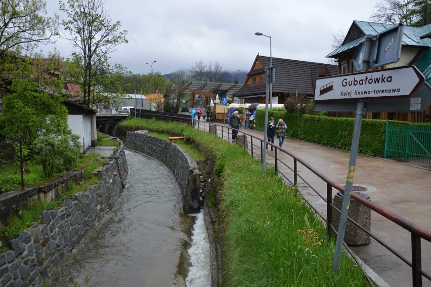 Zakopane. Od dwóch lat zawalony mur blokuje koryto potoku [ZDJĘCIA]