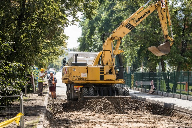 Prace budowlane na Czyżkówku w Bydgoszczy. Kolejna ulica z twardą nawierzchnią.