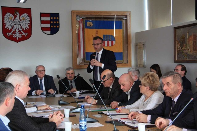 O potrzebie powołania Rady Społecznej Szpitala mówił na sesji starosta sandomierski Marcin Piwnik, który pokieruje radą.