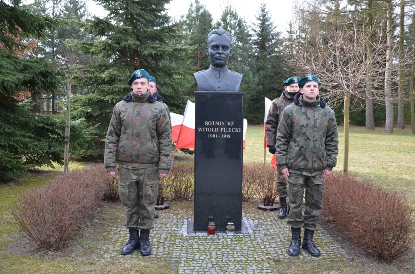 Ostrów Mazowiecka. Powiatowo-miejskie obchody Narodowego Dnia Pamięci Żołnierzy Wyklętych [ZDJĘCIA]