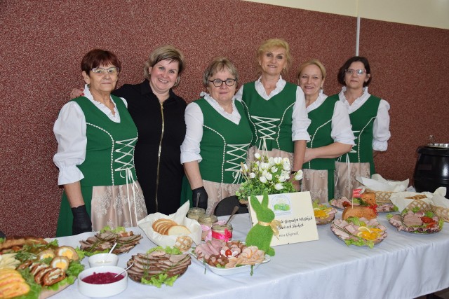 Organizatorki stołu wielkanocnego - panie z Koła Gospodyń Wiejskich w Racławicach Śląskich
