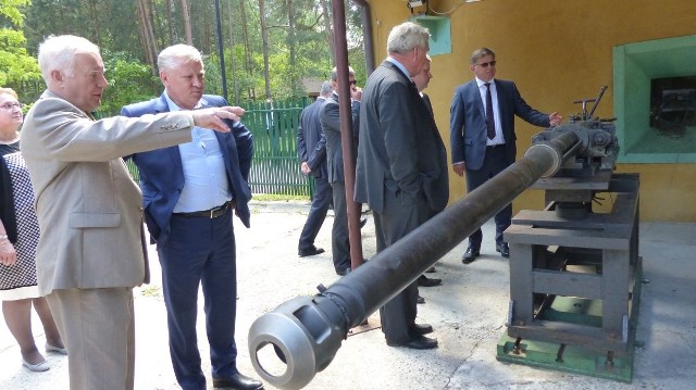 Rakiety ze skarżyskiego Mesko trafią do Obrony TerytorialnejCzłonkowie senackiej Komisji Obrony Narodowej w Skarżysku obserwowali strzelania. Chcą, by Mesko zbroiło nową formację.