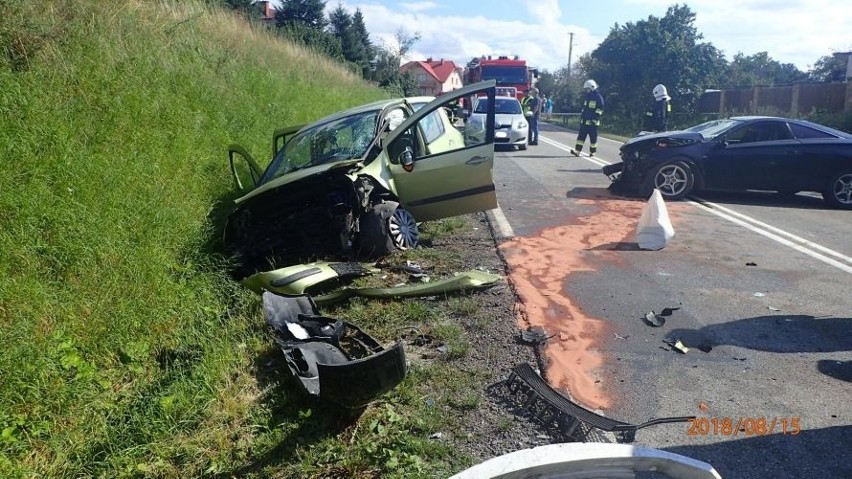 Na łuku drogi w Pawłowie kierowca nie zapanował nad autem