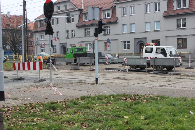 Trwa remont skrzyżowania ulic Wrocławskiej i Łużyckiej w Bytomiu. Zobacz kolejne zdjęcia. Przesuwaj zdjęcia w prawo - naciśnij strzałkę lub przycisk NASTĘPNE >>>