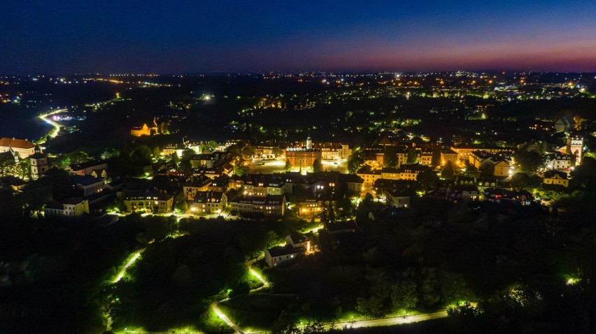 Bajkowy Sandomierz nocą - ujęcia królewskiego miasta z drona. Zobaczcie wyjątkowe zdjęcia