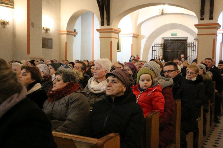 Noworoczny koncert w raciążeckim kościele przyciąga tłumy. W tym roku wystąpił zespół Czeremszyna z Ukrainy
