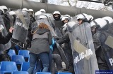 Ostróda. Policjanci ćwiczyli usuwanie agresywnych kibiców (wideo)