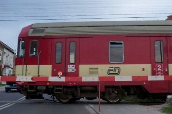 Obecnie przez Głuchołazy przejeżdża dziennie osiem par pociągów z Jesenika do Krnova i Ostravy.