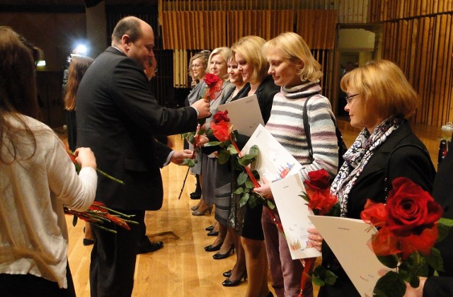 Nagrody nauczycielom radomskim wręczył prezydent Radomia.