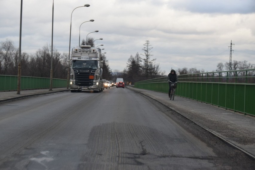 Zjazd z autostrady kończy się teraz w Ostrowie. Aby jechać...