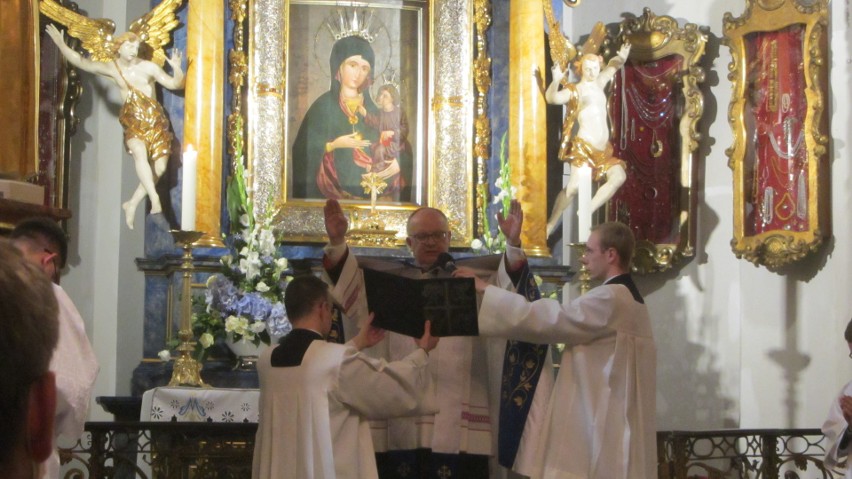 Rozpoczął się odpust w katedrze opolskiej. Biskup Czaja ponownie zawierzył miasto Matce Bożej