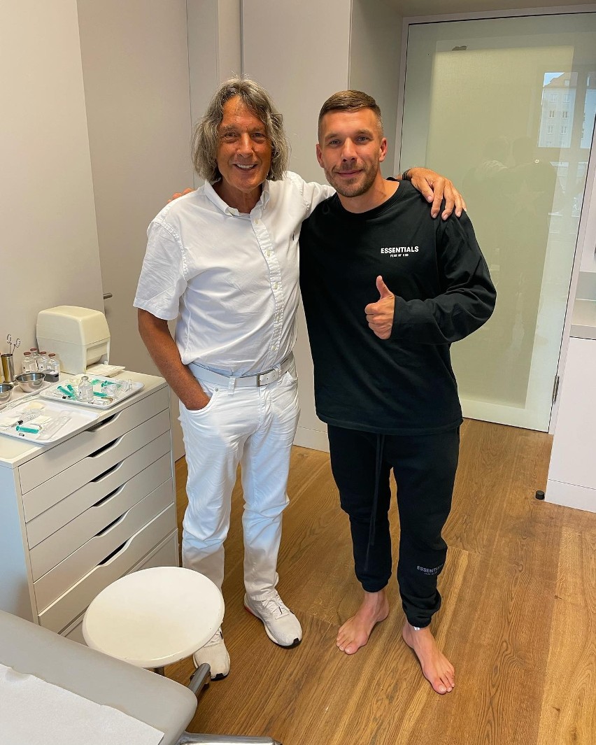 Łukasz Podolski przebywa na leczeniu w Monachium....