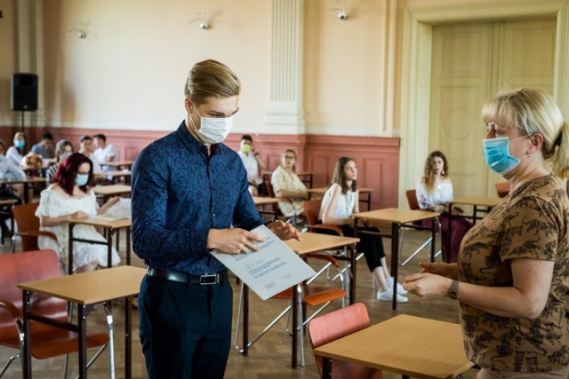 Matura będzie wyglądała jak egzamin z prawa jazdy - do tego mają doprowadzić wszystkie zmiany, które przygotowuje MEN.