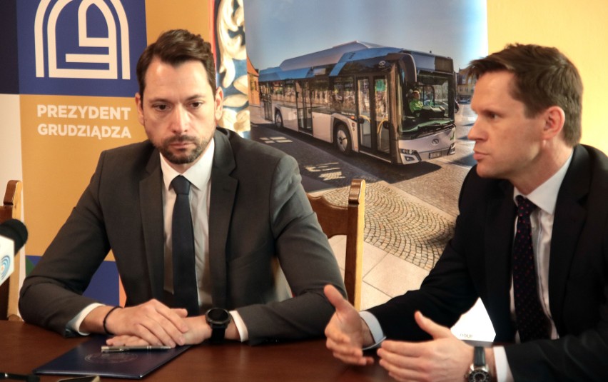 Podpisanie umowy na zakup autobusów solaris w grudziadzkim...