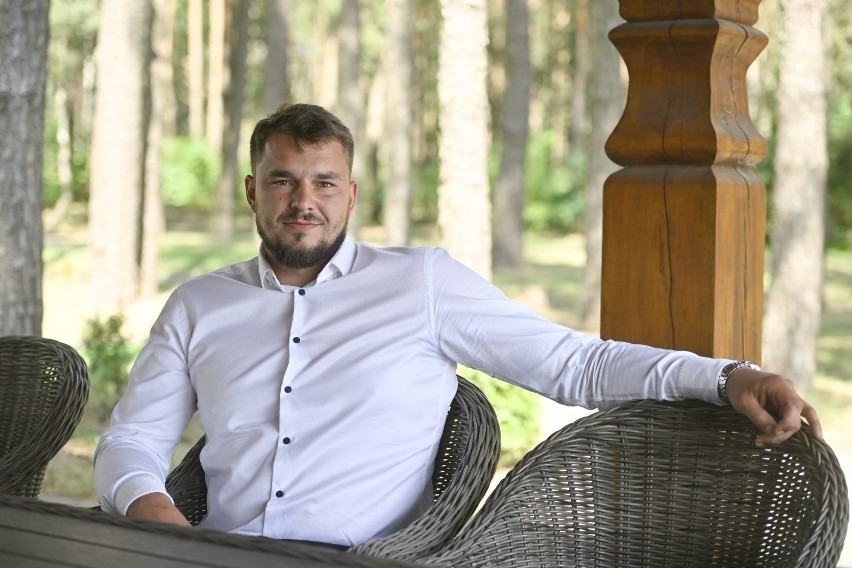 "Rolnik szuka żony 10". Przedstawiamy bohaterów programu: poznajcie 28-letniego Artura z Mazowsza!