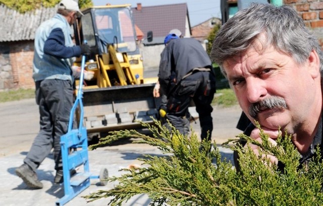 Sołtys Andrzej Mazur planuje zainwestować w zieleń i ławeczki
