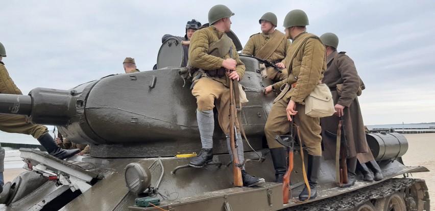 W niedzielę o godzinie 11 na plaży przy kołobrzeskim molo...