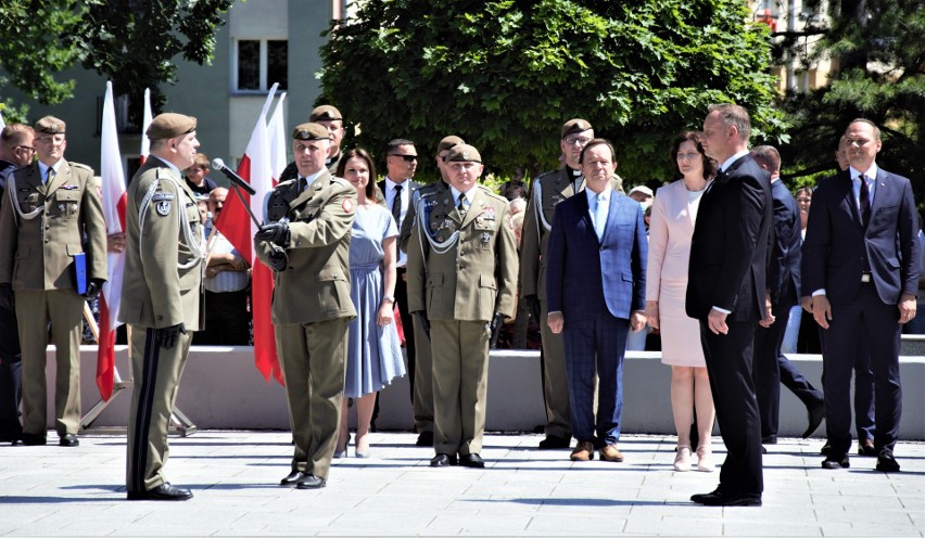 Prezydent Andrzej Duda w Nowej Dębie. Przywitały go tłumy! [ZDJĘCIA, WIDEO] 