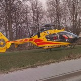 Wypadek w Drążdżewie. Motocyklista stracił panowanie nad pojazdem i wypadł z drogi. Został poważnie ranny