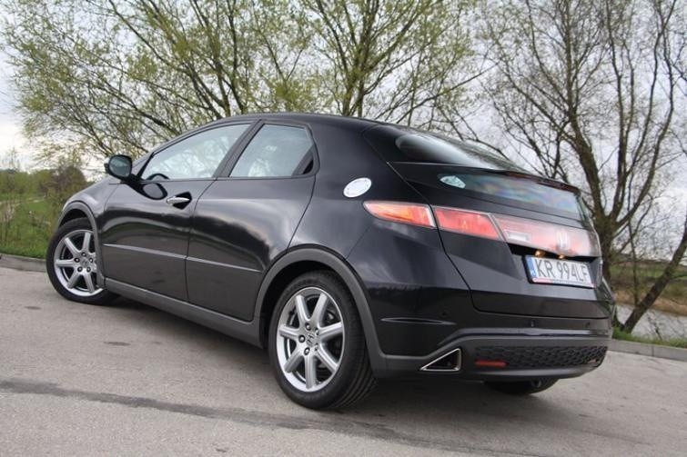 Honda Civic VIII 1.8 i-VTEC hatchback