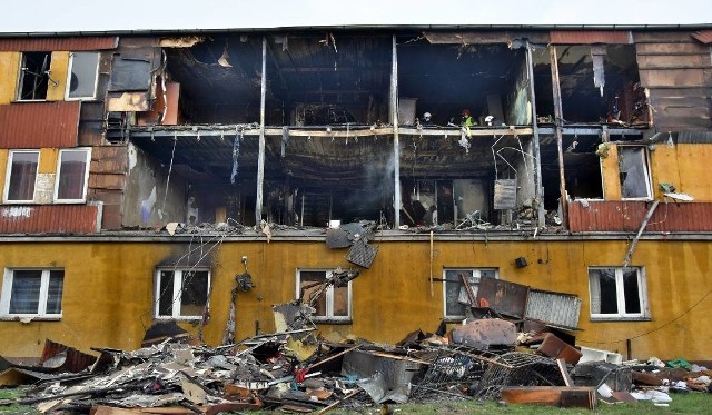 Pożar budynku socjalnego przy ul. Nowej w Zdzieszowicach. 19 osób pozostało bez dachu nad głową.