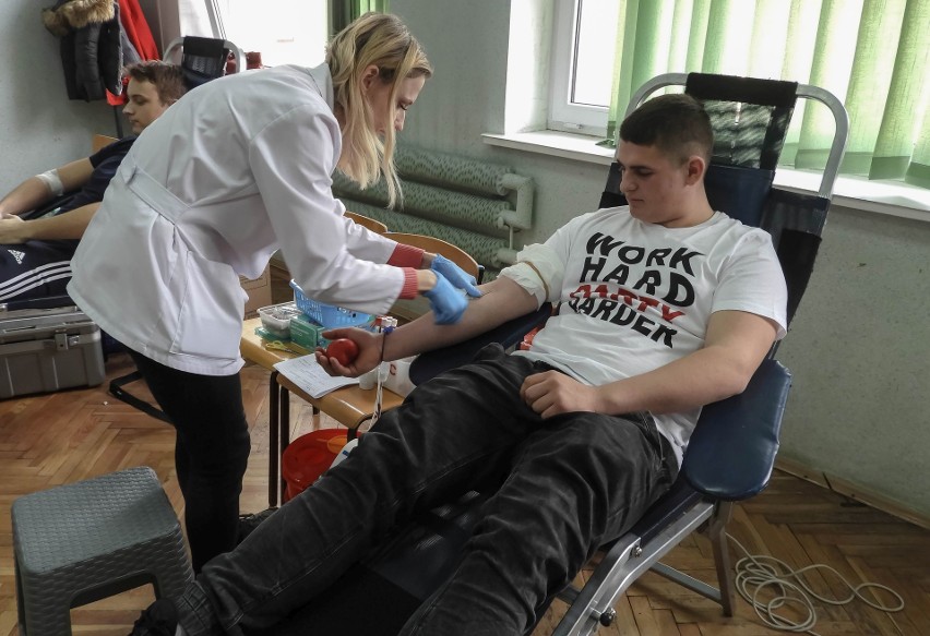 Uczniowie oddali 26 litrów krwi! Wspaniała akcja w Zespole Szkół Zawodowych numer 2 w Starachowicach