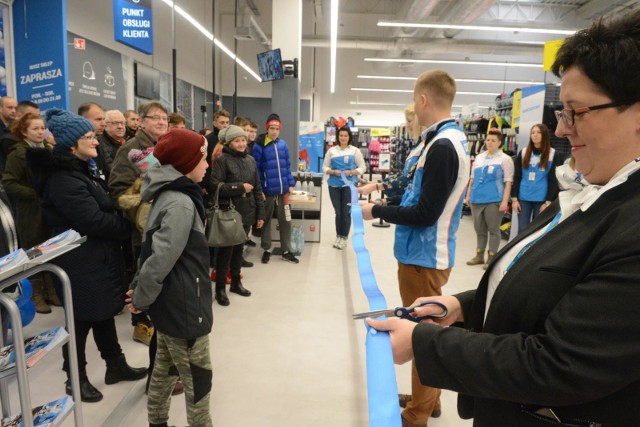 Decathlon kusi wielkimi rabatami! W zakładce "Koniec serii" umieszczono blisko 2000 produktów w cenach obniżonych nawet o 80%. Taniej kupicie m.in. ubrania, słuchawki, materace i wiele innych artykułów. To prawdziwa gratka dla wszystkich fanów sportu. Jeśli chcecie skorzystać z promocji, jaką przygotował Decathlon, warto się pospieszyć. Produkty znikają w zastraszającym tempie. Co można kupić i za ile? Sprawdźcie na kolejnych stronach >>>>