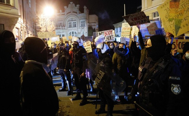 W całym kraju od kilku dni trwają protesty związane z wyrokiem Trybunału Konstytucyjnego w sprawie aborcji eugenicznej.