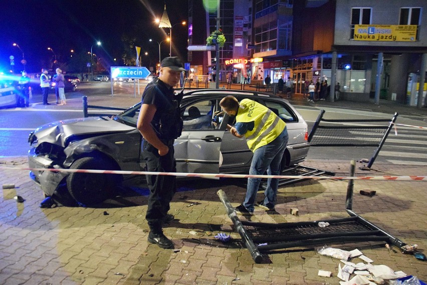 Wypadek w Stargardzie: Masakra na Wyszyńskiego. 18-latek wjechał BMW w widzów nielegalnego driftu [ZDJĘCIA, WIDEO]