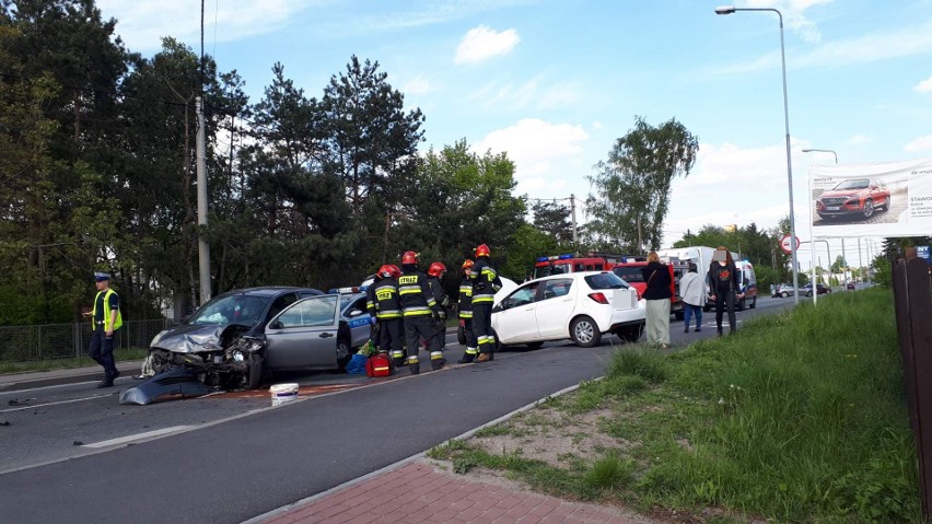 Wypadek na ulicy Raciborskiej w Rybniku. Zderzenie czterech...