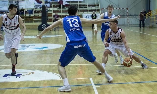 Marcin Dymała w meczach w Stargardzie rzucił 10 i 19 punktów, a w spotkaniach w Poznaniu 27 i 19 pkt.