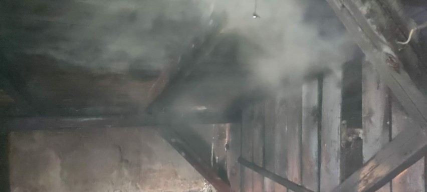 W jednym z domów w Jankowicach wybuchł pożar. Mieszkanie...