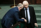 Jarosław Kaczyński przeciwnikiem luzowania obostrzeń. "Trzeba tutaj działać w sposób ostrożny". Przedsiębiorcy muszą poczekać?