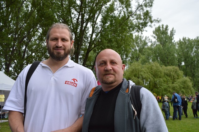 Tomasz Majewski (z lewej) uznał decyzję MKOl, dopuszczającą Rosjan i Białorusinów do startu w sportach indywidualnych, za haniebną
