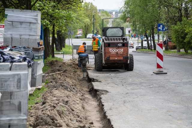 Metodą nakładkową zostanie odnowionych dwadzieścia dziurawych dróg. Jako pierwszy rozpoczął się remont  Beskidzkiej