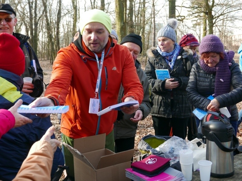 Spacery po Lesie Łagiewnickim z kijkami nordic walking dla seniorów [ZDJĘCIA]